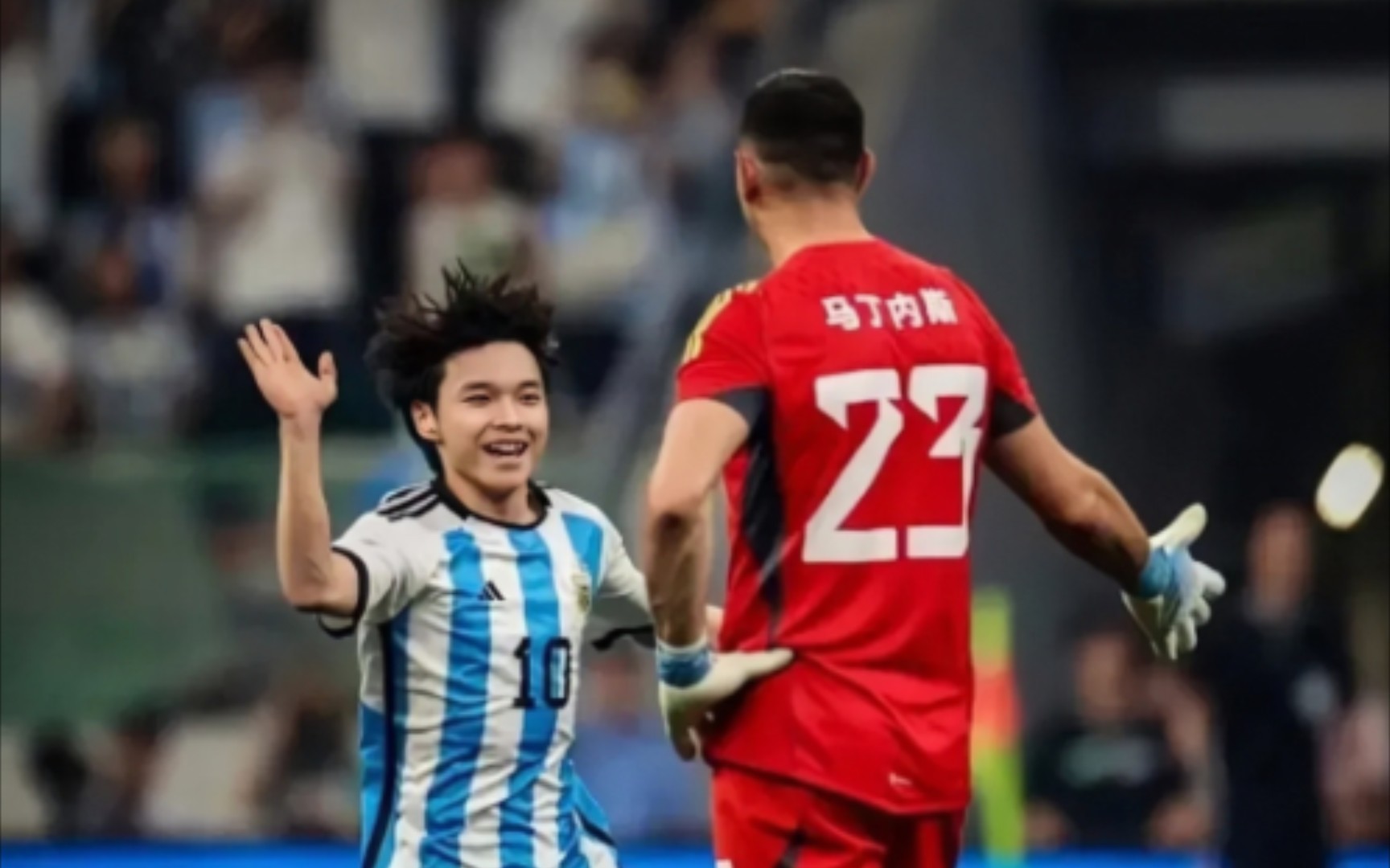 梅西回归赛场，赛况扑朔迷离首场状态亮眼，中国队观众沸腾！的简单介绍