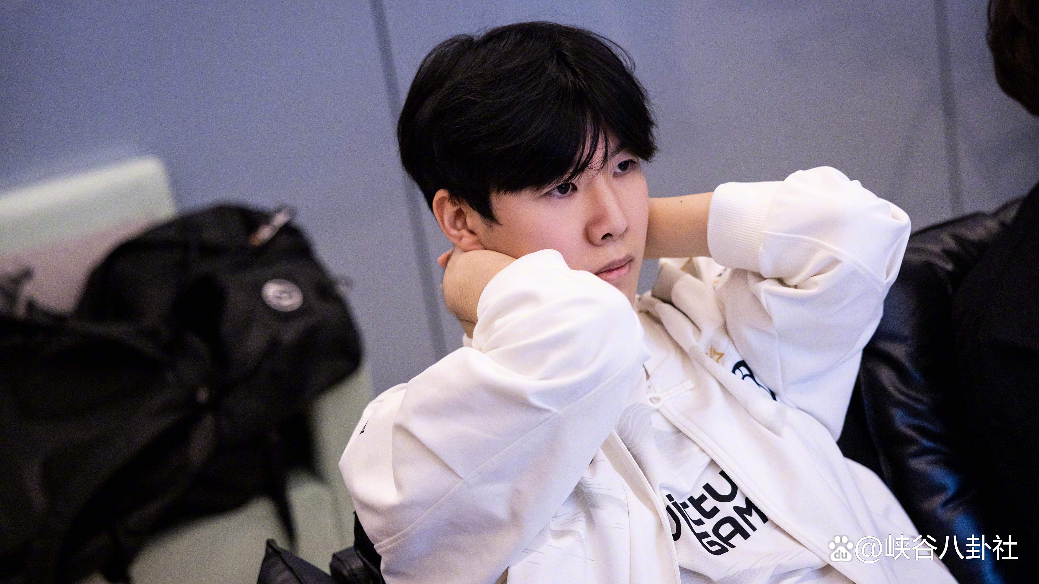 Rookie在中国队比赛中精彩发挥，比分优势明显引发热议！(rookie总决赛说中文)