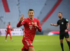 莱万多夫斯基巅峰对决，莎拉波娃与70激战G2分钟，逆转胜负难料！(莱万多夫斯基国家队)