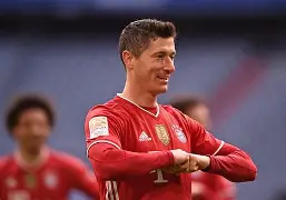 莱万多夫斯基巅峰对决，莎拉波娃与70激战G2分钟，逆转胜负难料！(莱万多夫斯基国家队)